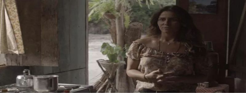 Luzia está grávida de Beto/Miguel. Ela fica receosa com a notícia, mas toma coragem para contar 